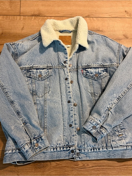 Levi's Other - Levi's men’s Light Blue Sherpa-Lined Denim Jacket size m